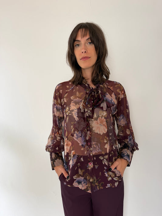 Camicia con fiocco e fiori