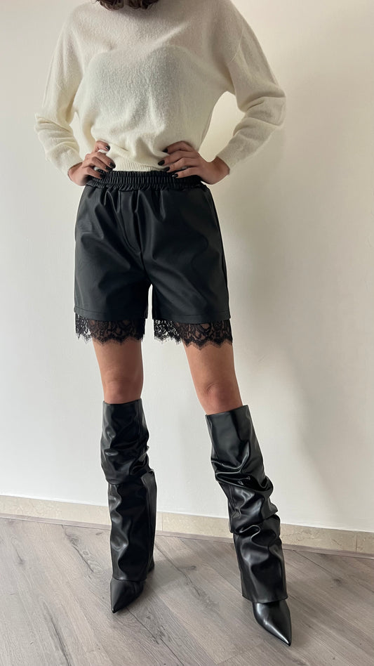 Shorts simil pelle e pizzo