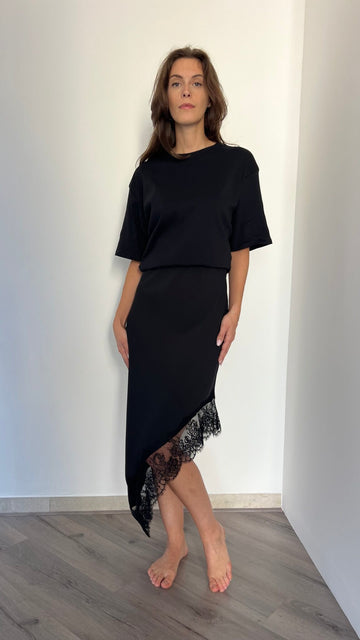 Gonna sfasata e pizzo