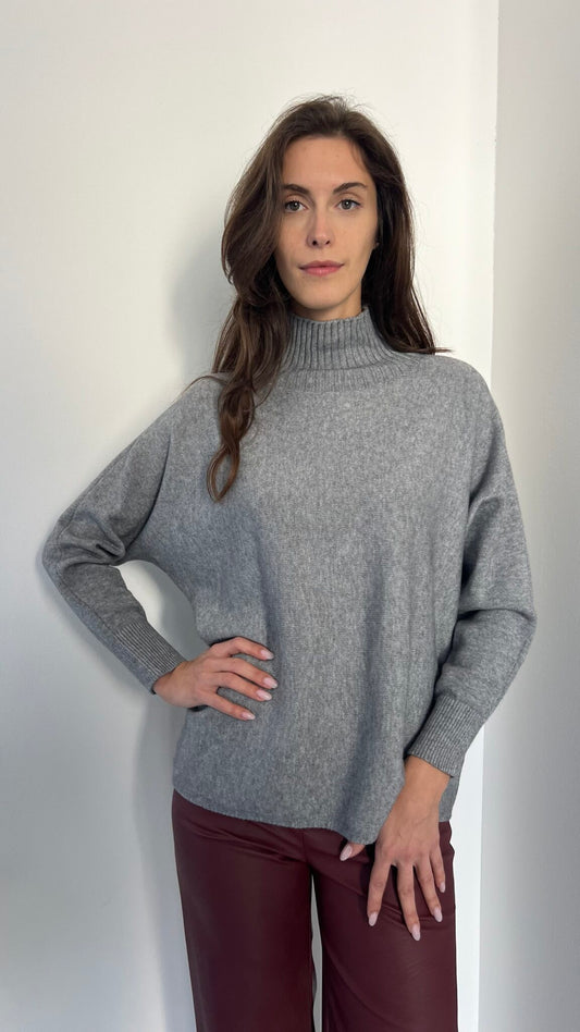 Maglioncino a scatoletta con collo alto