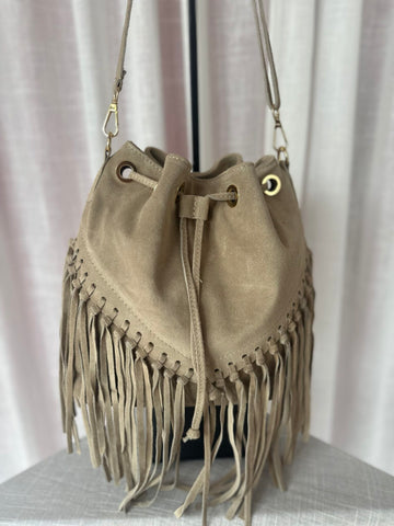 Borsa a secchiello con frange