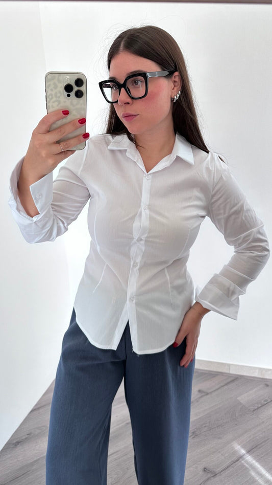Camicia bianca sfiancata elasticizzata